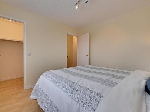 5612 93A Avenue, Edmonton, AB - Indoor Photo Showing Bedroom