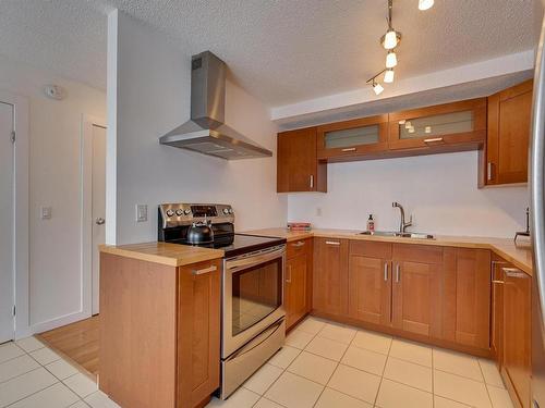 5612 93A Avenue, Edmonton, AB - Indoor Photo Showing Kitchen With Double Sink