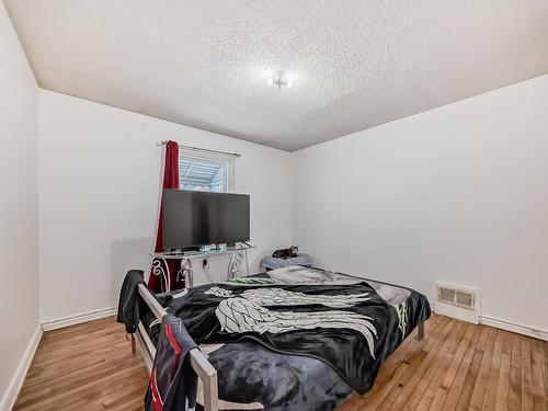 11538 90 Street Nw, Edmonton, AB - Indoor Photo Showing Bedroom