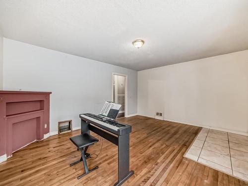 11538 90 Street Nw, Edmonton, AB - Indoor Photo Showing Other Room