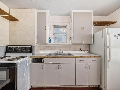 11538 90 Street Nw, Edmonton, AB - Indoor Photo Showing Kitchen With Double Sink