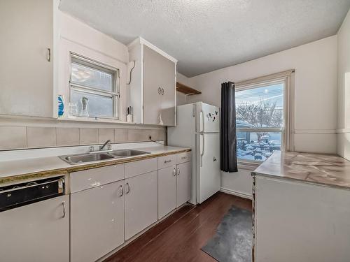 11538 90 Street Nw, Edmonton, AB - Indoor Photo Showing Kitchen With Double Sink