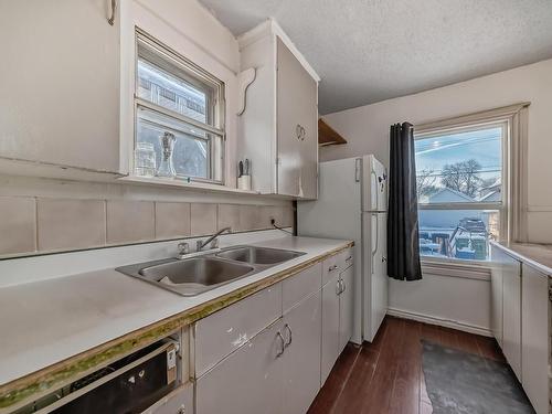 11538 90 Street Nw, Edmonton, AB - Indoor Photo Showing Kitchen With Double Sink