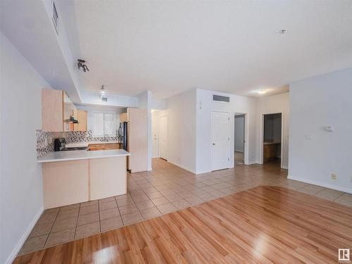 406 10707 102 Avenue, Edmonton, AB - Indoor Photo Showing Kitchen