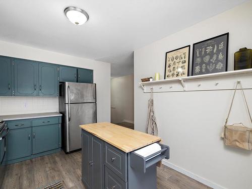 3439 40 Street, Edmonton, AB - Indoor Photo Showing Kitchen