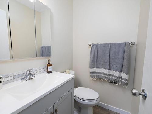 3439 40 Street, Edmonton, AB - Indoor Photo Showing Bathroom