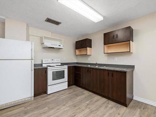 3439 40 Street, Edmonton, AB - Indoor Photo Showing Kitchen