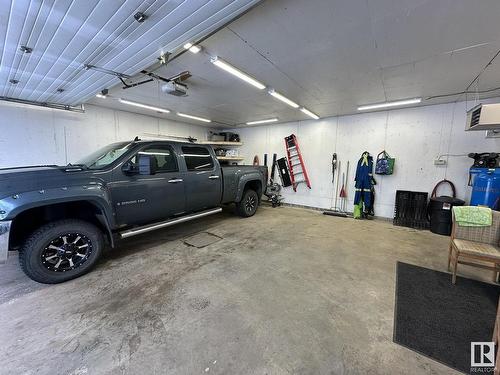 4703 53 Avenue, Smoky Lake Town, AB - Indoor Photo Showing Garage