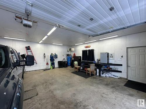 4703 53 Avenue, Smoky Lake Town, AB - Indoor Photo Showing Garage