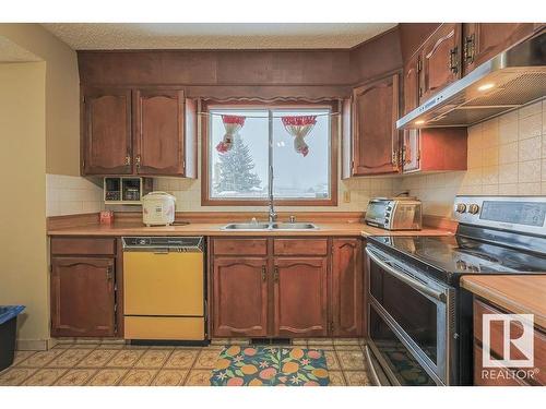 8416 150 Avenue, Edmonton, AB - Indoor Photo Showing Kitchen With Double Sink