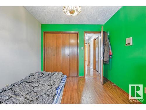 8416 150 Avenue, Edmonton, AB - Indoor Photo Showing Bedroom