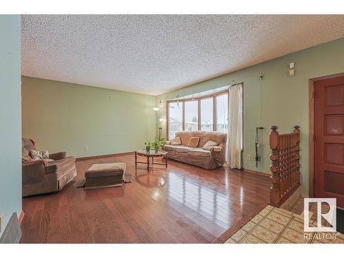 8416 150 Avenue, Edmonton, AB - Indoor Photo Showing Living Room