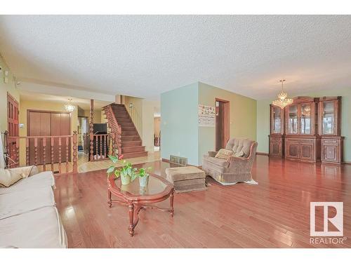 8416 150 Avenue, Edmonton, AB - Indoor Photo Showing Living Room