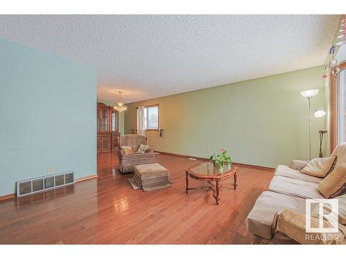 8416 150 Avenue, Edmonton, AB - Indoor Photo Showing Living Room