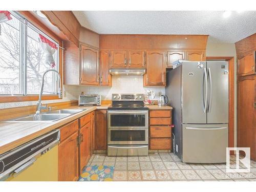 8416 150 Avenue, Edmonton, AB - Indoor Photo Showing Kitchen With Double Sink