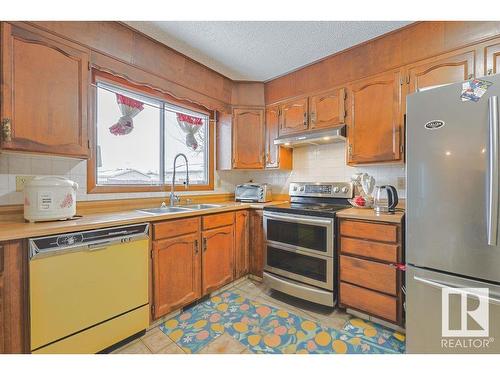 8416 150 Avenue, Edmonton, AB - Indoor Photo Showing Kitchen With Double Sink