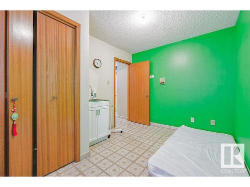 8416 150 Avenue, Edmonton, AB - Indoor Photo Showing Bedroom