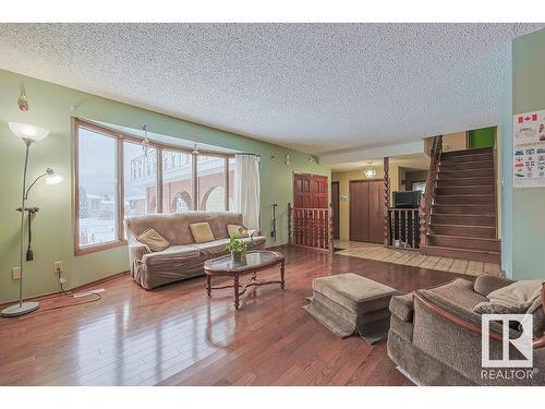 8416 150 Avenue, Edmonton, AB - Indoor Photo Showing Living Room