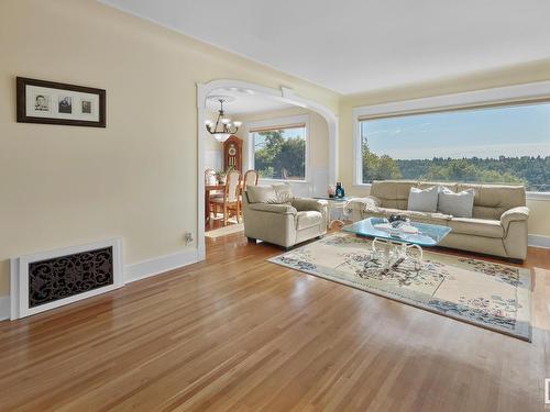 7314 Ada Boulevard, Edmonton, AB - Indoor Photo Showing Living Room