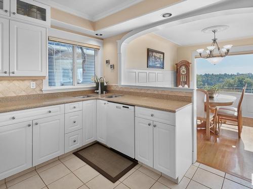 7314 Ada Boulevard, Edmonton, AB - Indoor Photo Showing Kitchen