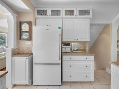 7314 Ada Boulevard, Edmonton, AB - Indoor Photo Showing Kitchen