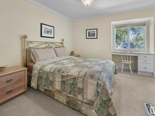 7314 Ada Boulevard, Edmonton, AB - Indoor Photo Showing Bedroom