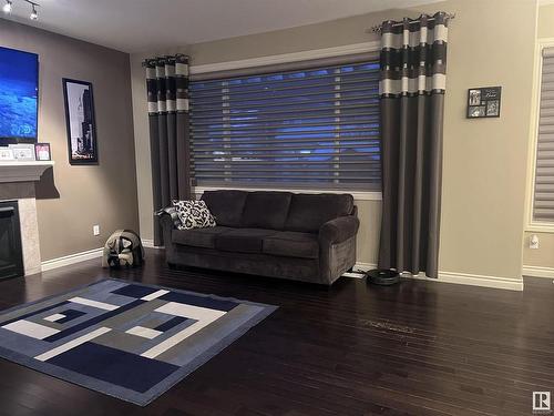 4010 Charles Place Sw, Edmonton, AB - Indoor Photo Showing Living Room