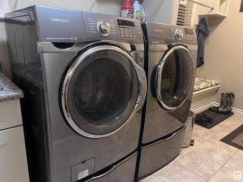 4010 Charles Place Sw, Edmonton, AB - Indoor Photo Showing Laundry Room