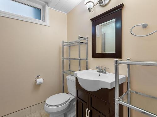 13823 90 Avenue, Edmonton, AB - Indoor Photo Showing Bathroom