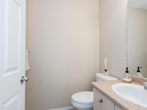 10516 108 Avenue, Edmonton, AB - Indoor Photo Showing Bathroom