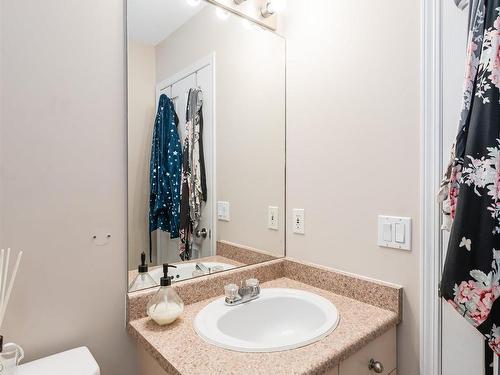 10516 108 Avenue, Edmonton, AB - Indoor Photo Showing Bathroom