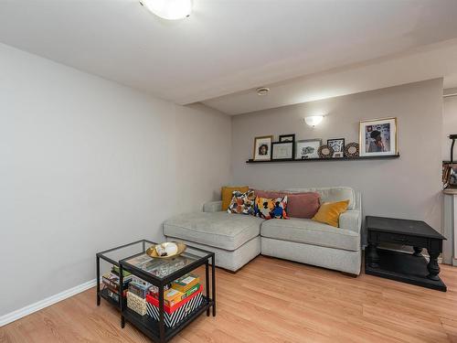 10516 108 Avenue, Edmonton, AB - Indoor Photo Showing Living Room