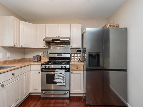 10516 108 Avenue, Edmonton, AB - Indoor Photo Showing Kitchen