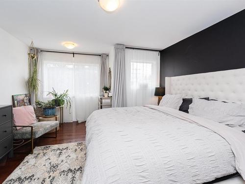 10516 108 Avenue, Edmonton, AB - Indoor Photo Showing Bedroom