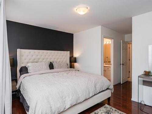 10516 108 Avenue, Edmonton, AB - Indoor Photo Showing Bedroom