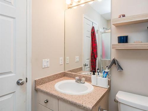 10516 108 Avenue, Edmonton, AB - Indoor Photo Showing Bathroom