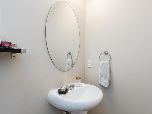 10516 108 Avenue, Edmonton, AB - Indoor Photo Showing Bathroom