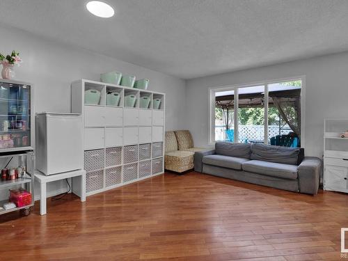 24 Parkhill Crescent, Wetaskiwin, AB - Indoor Photo Showing Living Room