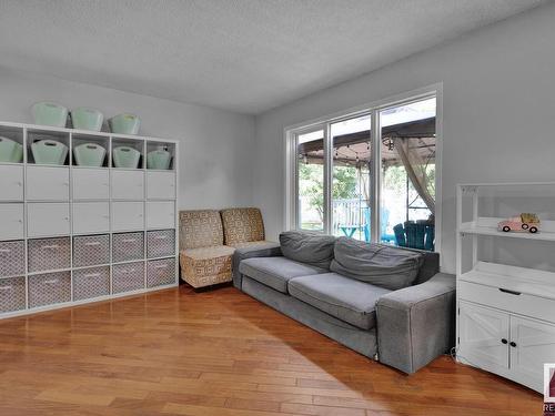 24 Parkhill Crescent, Wetaskiwin, AB - Indoor Photo Showing Living Room