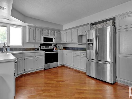 24 Parkhill Crescent, Wetaskiwin, AB - Indoor Photo Showing Kitchen