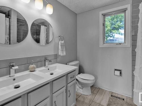 24 Parkhill Crescent, Wetaskiwin, AB - Indoor Photo Showing Bathroom