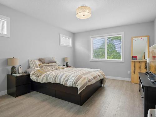 9863 73 Avenue, Edmonton, AB - Indoor Photo Showing Bedroom