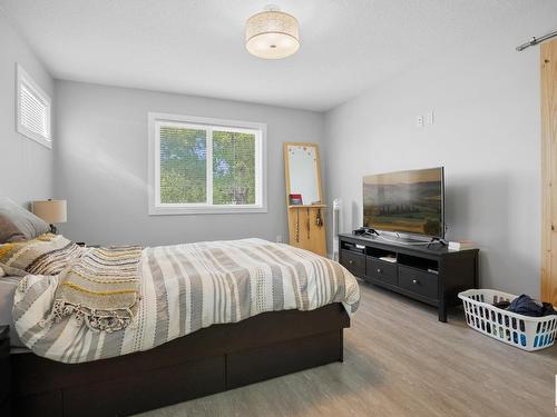 9863 73 Avenue, Edmonton, AB - Indoor Photo Showing Bedroom