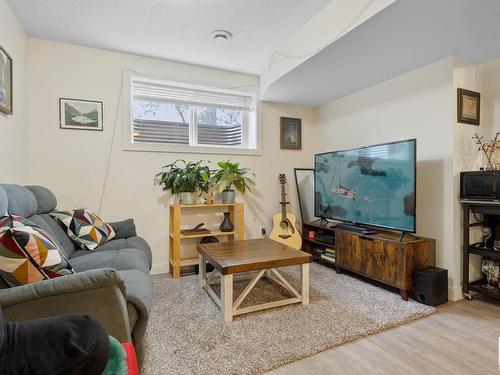 9863 73 Avenue, Edmonton, AB - Indoor