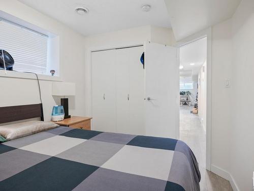 9863 73 Avenue, Edmonton, AB - Indoor Photo Showing Bedroom