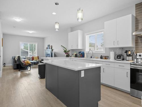 9863 73 Avenue, Edmonton, AB - Indoor Photo Showing Kitchen