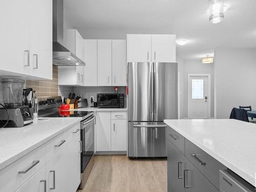 9863 73 Avenue, Edmonton, AB - Indoor Photo Showing Kitchen