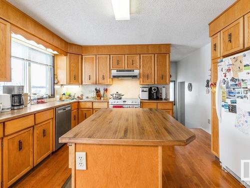 532077 Rr180, Rural Lamont County, AB - Indoor Photo Showing Kitchen