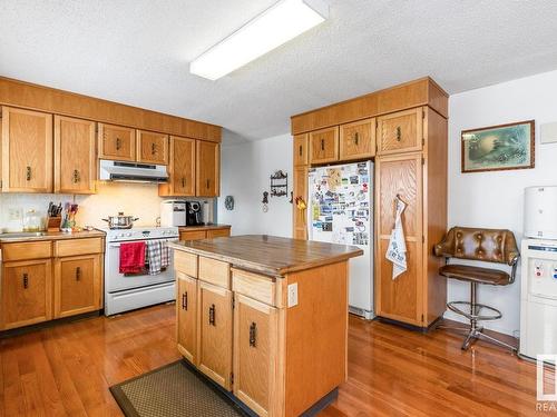 532077 Rr180, Rural Lamont County, AB - Indoor Photo Showing Kitchen