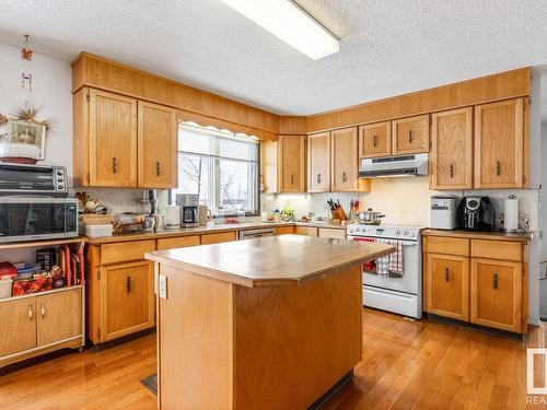 532077 Rr180, Rural Lamont County, AB - Indoor Photo Showing Kitchen With Double Sink